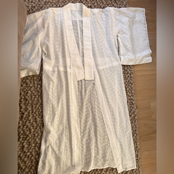 Cotton Eyelet Kimono. - Picture 2 of 5